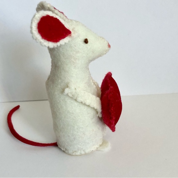Sweetheart felt mouse art doll Valentine's Day gift handmade hand-sewn - Picture 4 of 10